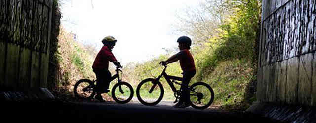 Two kids enjoying the Cuckoo Trail
